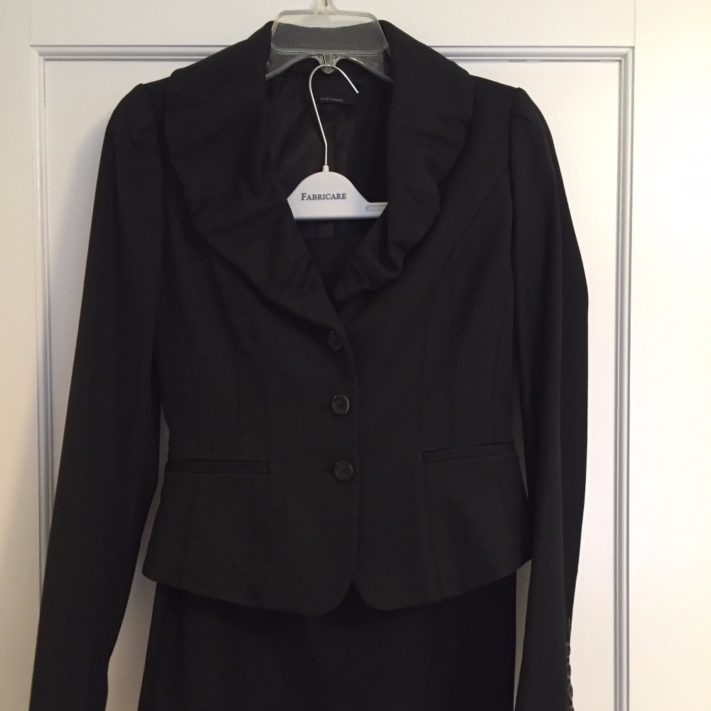 Elie Tahari suit with skirt